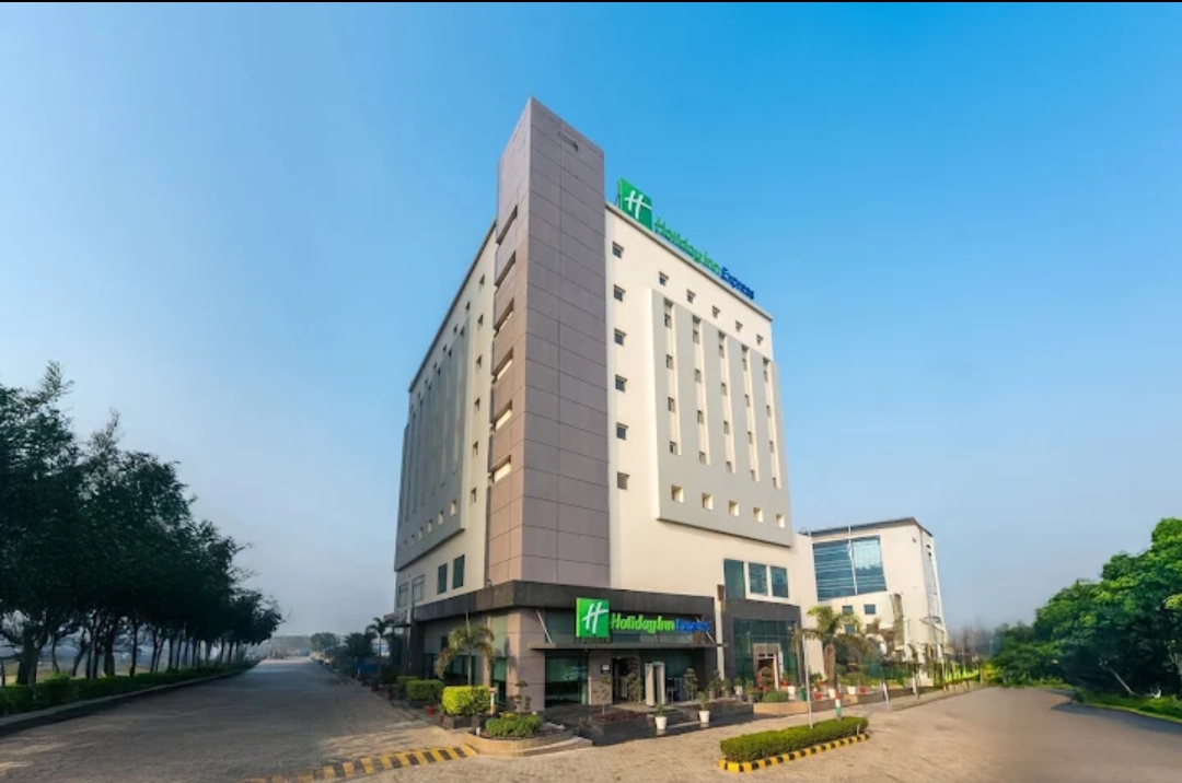 Holiday Inn Express Greater Noida Knowledge Park
